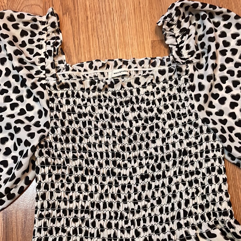 🖤 Blouse 🖤 - Picture 2 of 2